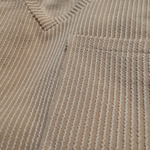 Elegant V-Neck Blouse Set - Black and Cream - Picture 2 of 2